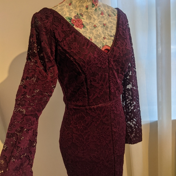 Burgundy lace dress size XS - Picture 7 of 10